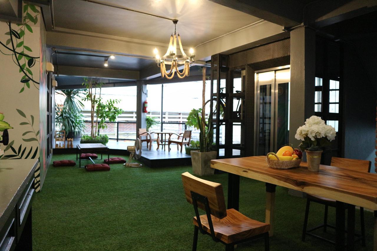 Hugnur Hostel And Coffee Chiang Mai Luaran gambar
