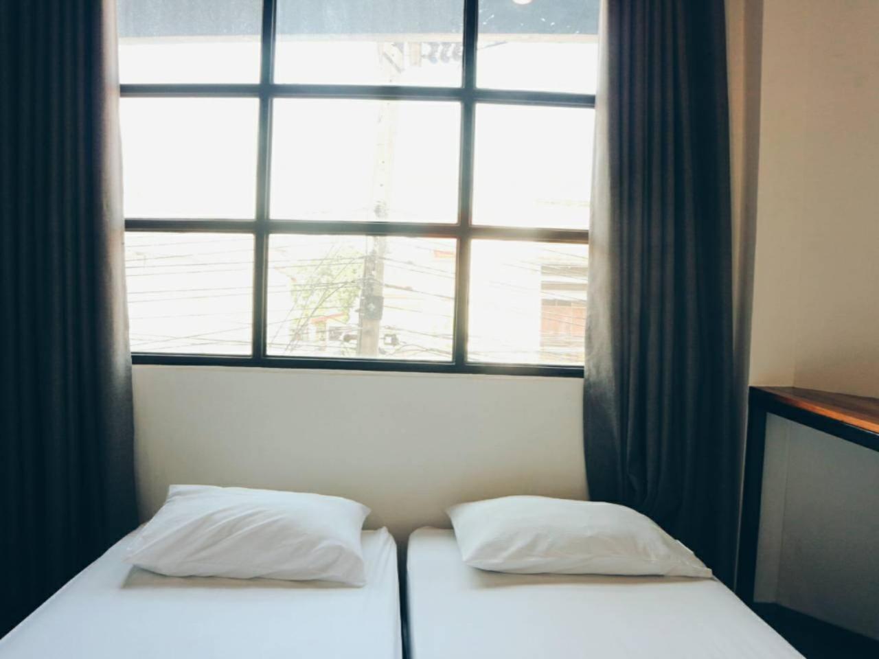 Hugnur Hostel And Coffee Chiang Mai Luaran gambar